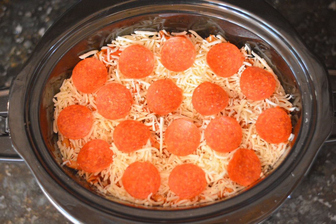 Cheesy Crockpot Pizza Casserole Recipe